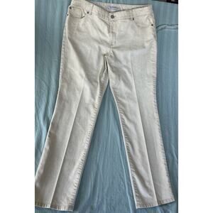 Chico’s Platinum Ultimate Fit Slim Leg Beige Jeans Size 3 Reg Flaw
